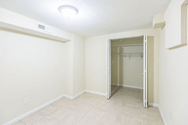 Building Photo - 5170 Clacton Ave