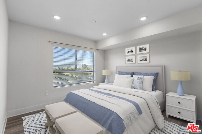 Building Photo - 5030 Rosewood Ave