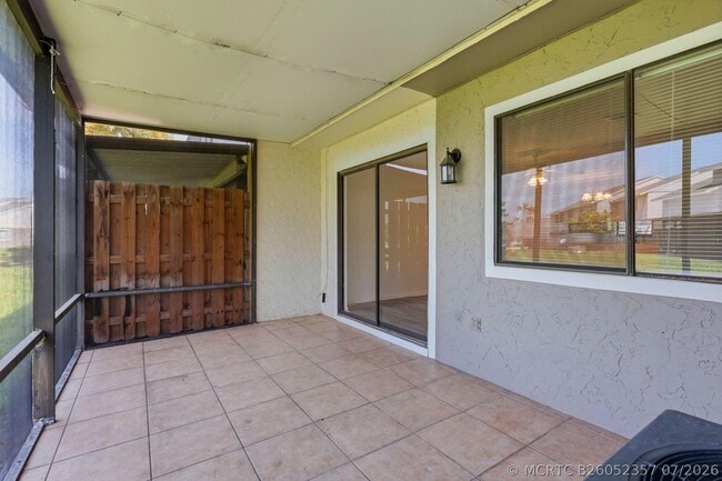 Building Photo - 2305 Seaside Dr