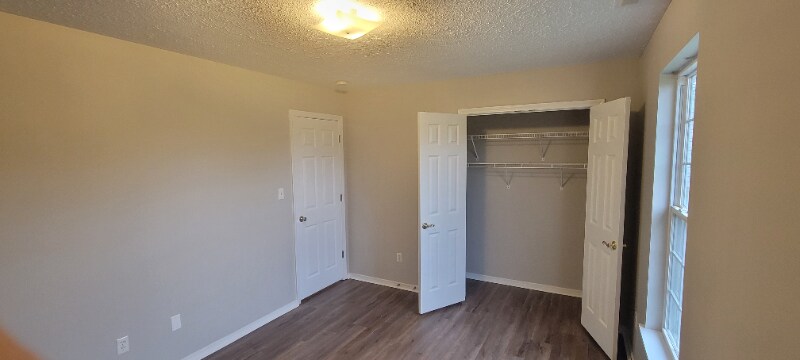 Building Photo - 277 Lakewood Dr