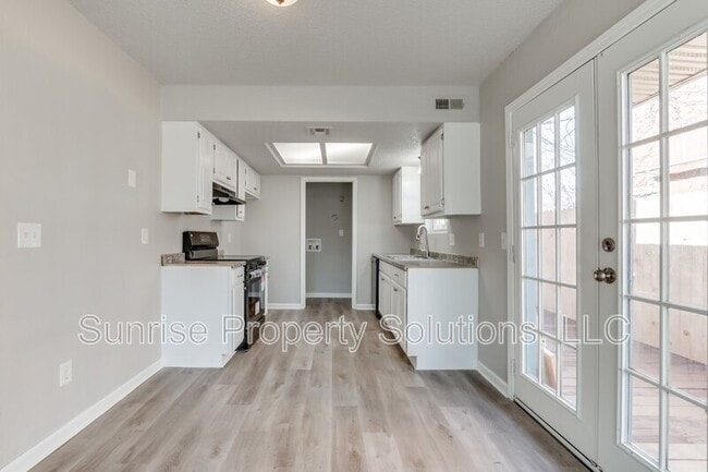Building Photo - 4713 Love Dr