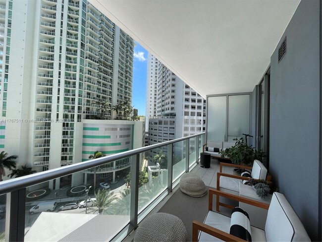 Building Photo - 1300 Brickell Bay Dr