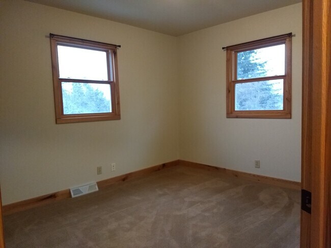 Bedroom - 713 Moreland Ave