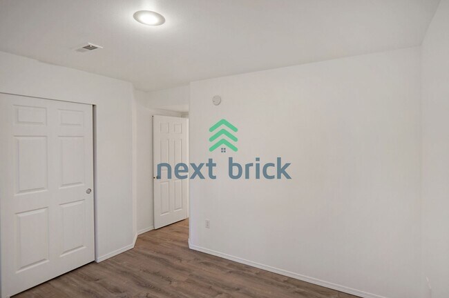 Building Photo - Beautiful home with 3 beds, 2.5 baths for ...