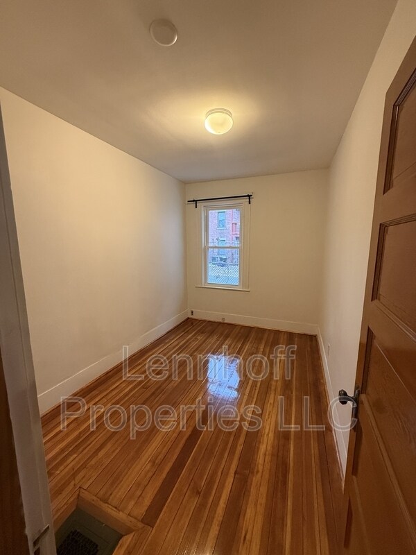 Building Photo - 15 Palmer St