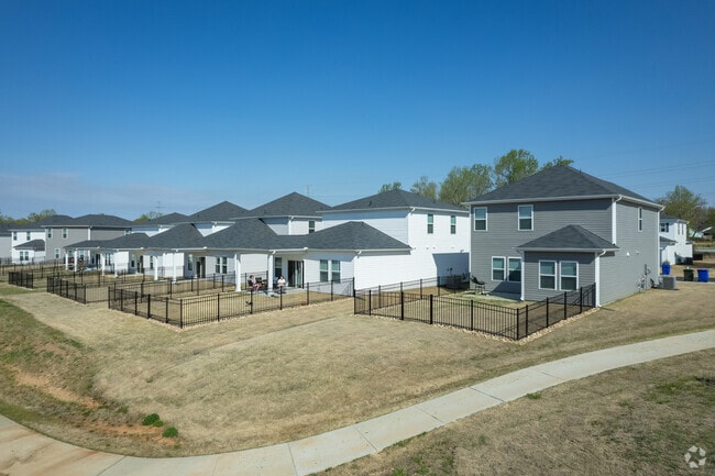 Building Photo - Brookmont Townes