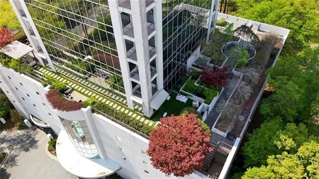 Building Photo - 2828 Peachtree Rd NW