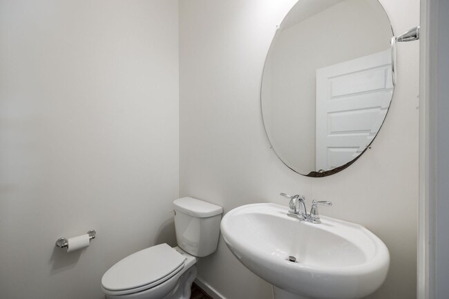 Building Photo - 3 Bedroom Corner Townhome!!! Available Early-Mid April****