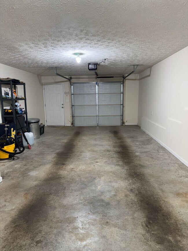 Building Photo - Whitehall Villages Townhome Available