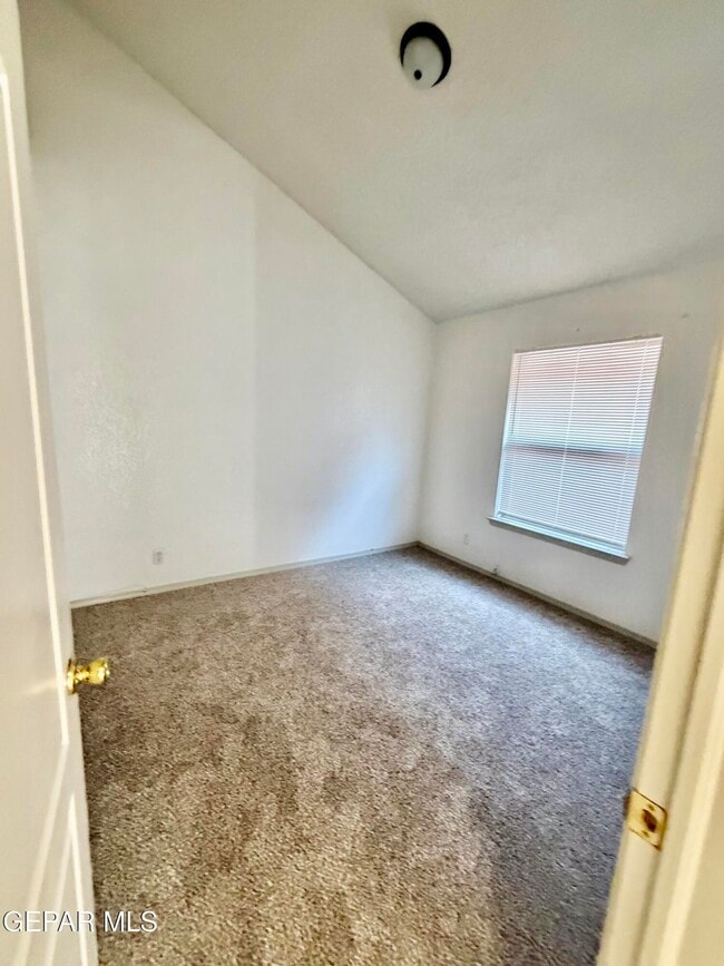 Building Photo - 1468 Plaza Verde Dr