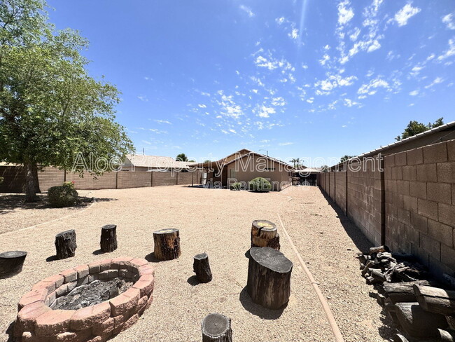 Building Photo - 9138 W Ross Ave