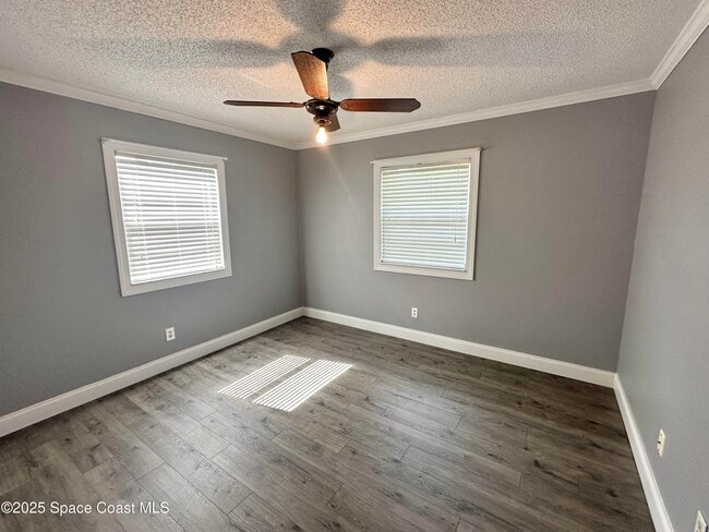 Building Photo - 350 Vesta Cir