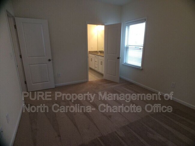 Building Photo - 107 Torridge Ave