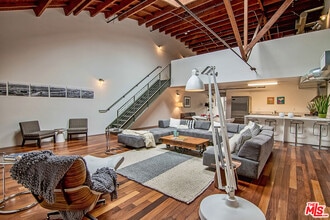 Building Photo - 1046 Princeton Dr