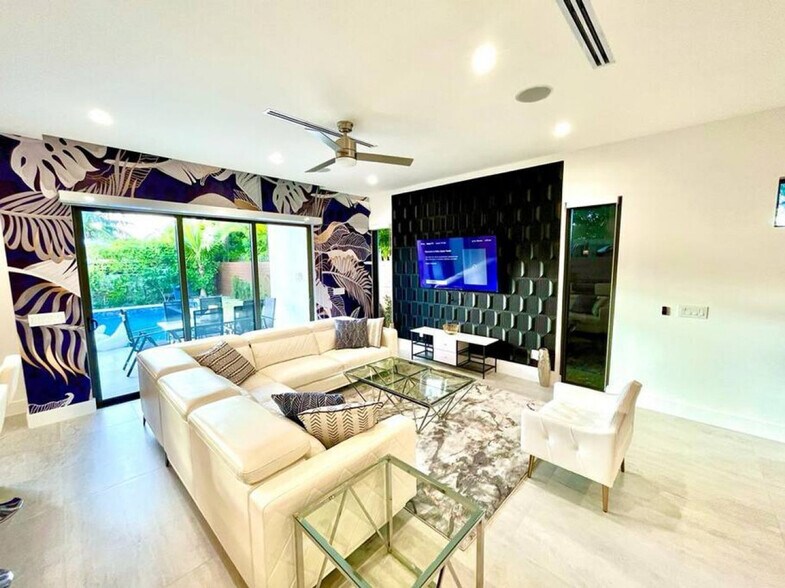 Building Photo - 1620 NE 6th St