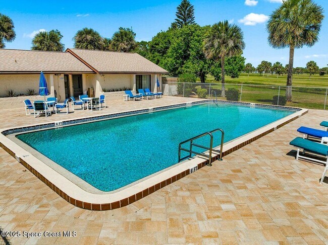 Building Photo - 2175 Golf Isle Dr