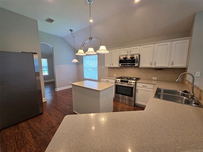 Building Photo - 395 Livingstone Ln