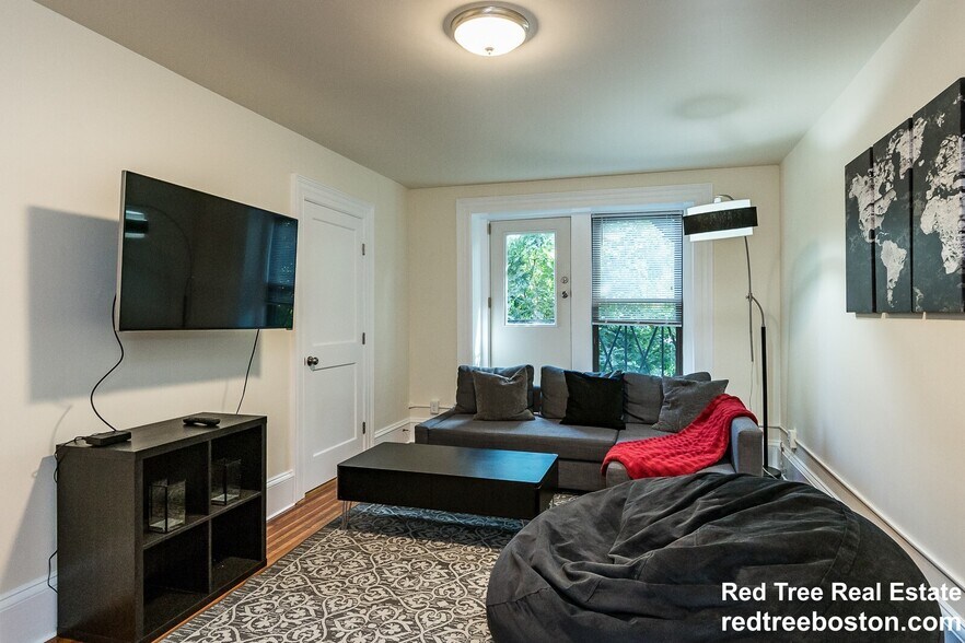 Primary Photo - 1471 Beacon St