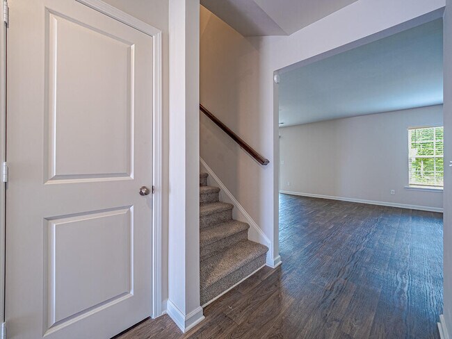 Building Photo - 1830 Lacebark Dr