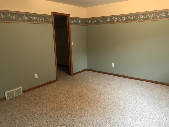 Building Photo - 783 Holly Creek Dr