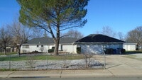 Building Photo - 1984 Airstrip Rd