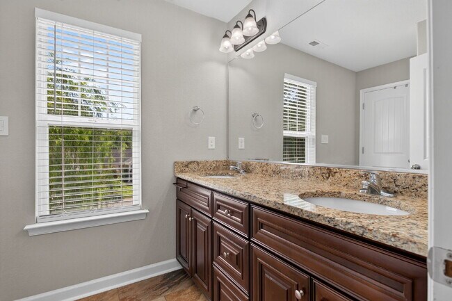 Building Photo - "Spacious 5-Bed featuring TWO PRIMARY SUITES with a beautiful backyard oasis in Norfolk!"
