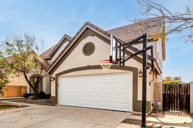 Building Photo - 2425 E Westchester Dr