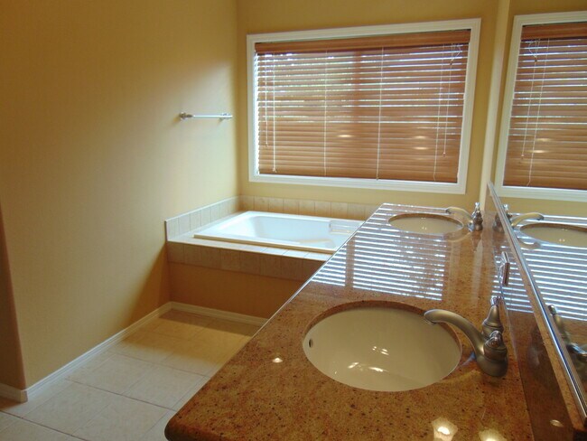 Building Photo - Beautiful 5 + bedroom home - In much desir...