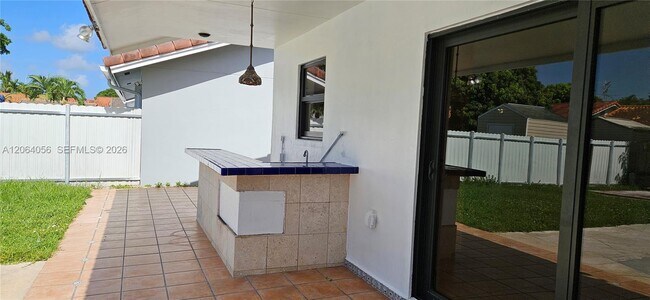 Building Photo - 14765 Kendale Lakes Blvd