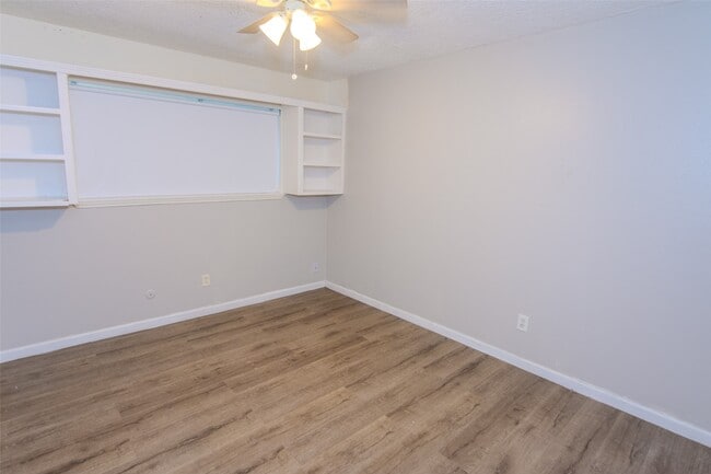 Building Photo - 116 White Cedar St