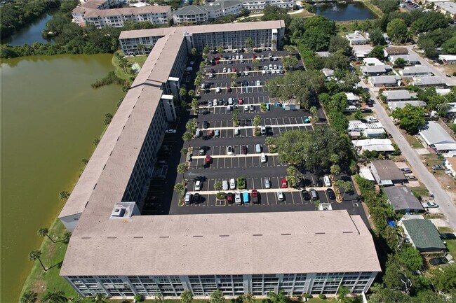 Building Photo - 3432 Lake Bayshore Dr