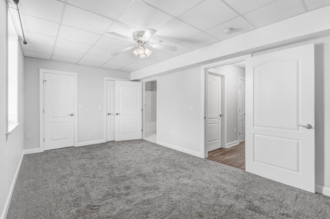 Building Photo - 118 W Mulberry St