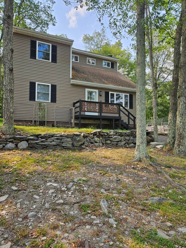 Building Photo - 2114 Lakeview Rd