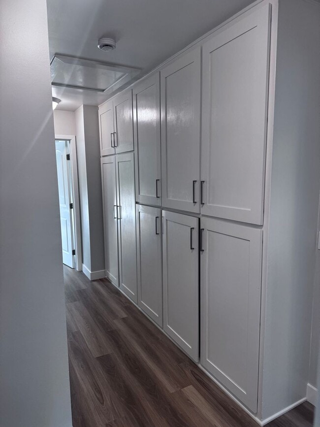 Building Photo - Spacious 3 Bed 2 Bath in Enderle Gardens: ...