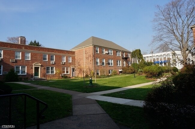 Primary Photo - 176 Millburn Ave
