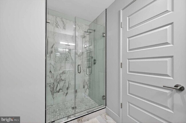 Building Photo - 911 S Oak St