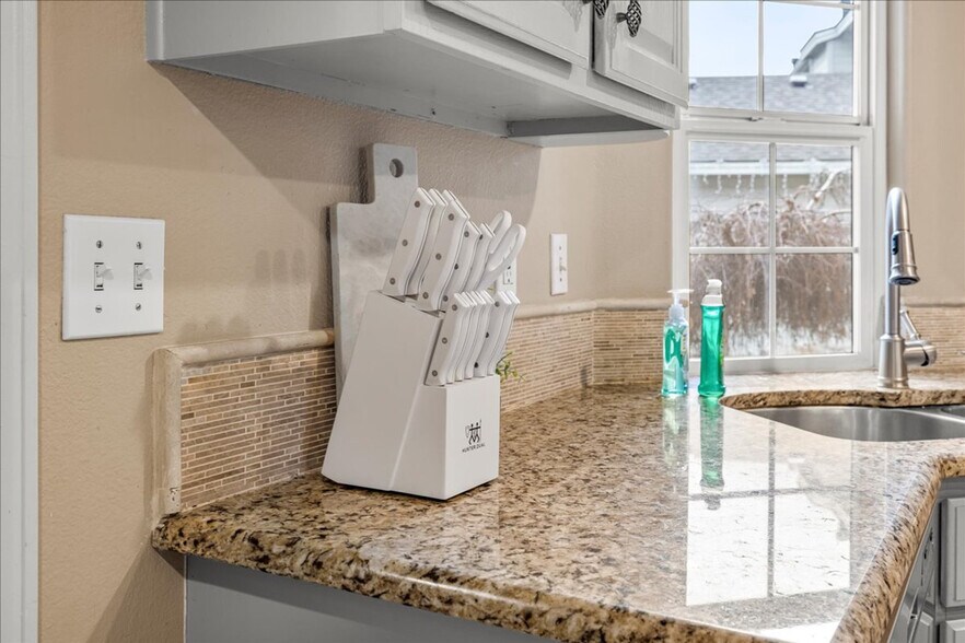 Building Photo - 7838 W Holt Ct