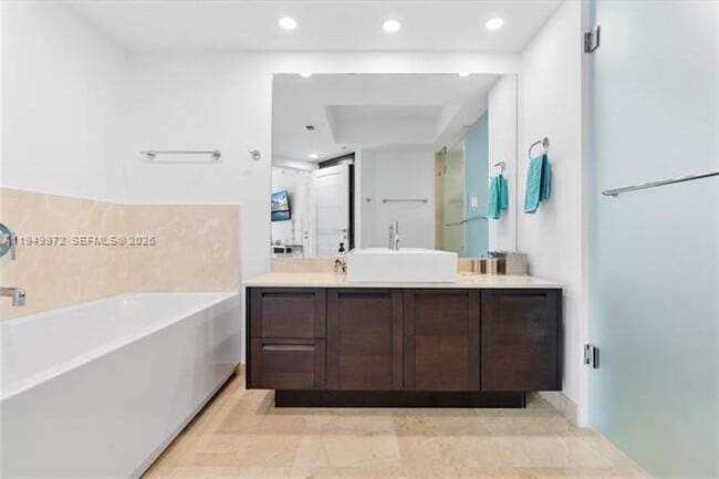 Building Photo - 200 Sunny Isles Blvd