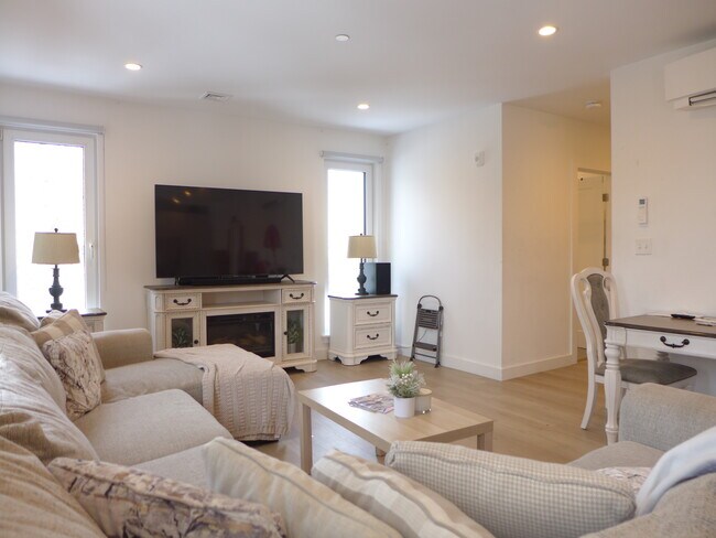 Building Photo - 2846 Washington St