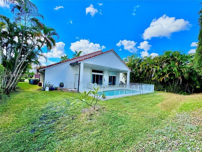 Building Photo - 19754 Dinner Key Dr