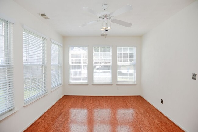 Building Photo - Gorgeous 5 Bedroom Rental in Virginia Beach