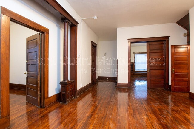 Building Photo - 3224 E Oakland Ave