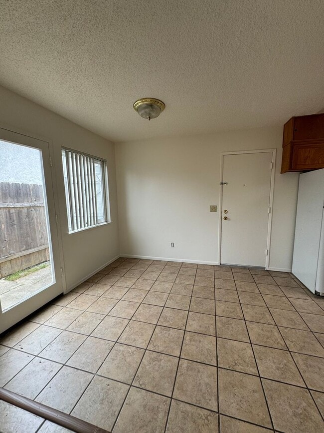 Building Photo - 3 Bedroom House on Tolowa Street