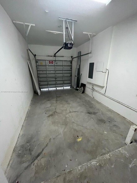 Building Photo - 10983 NW 79th St