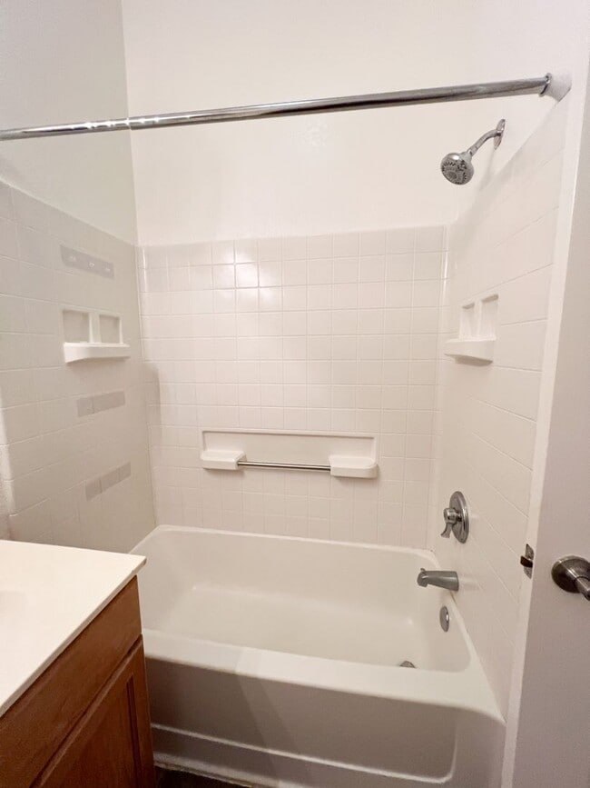 Building Photo - Laguna West 4 Bed, 2 Bath Home