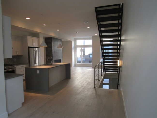 Building Photo - Town home a Block away from Sloan's Lake with roof top Deck