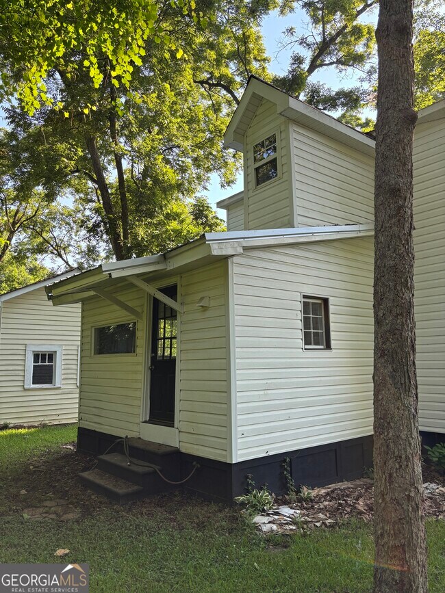 Building Photo - 118 Alford St