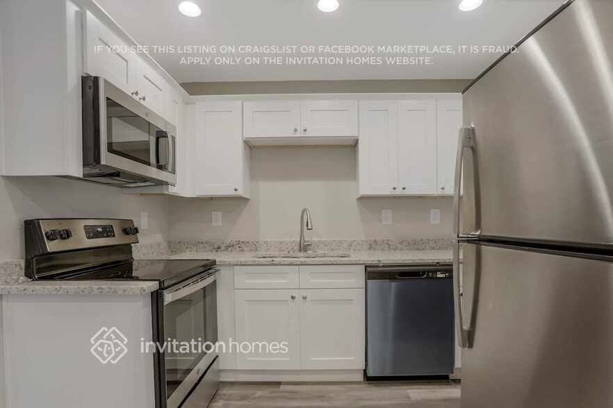 Building Photo - 212 Glenrose Cir SW