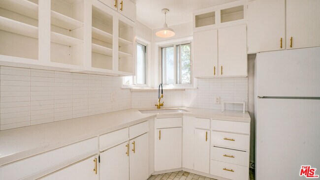 Building Photo - 6632 W 87th St