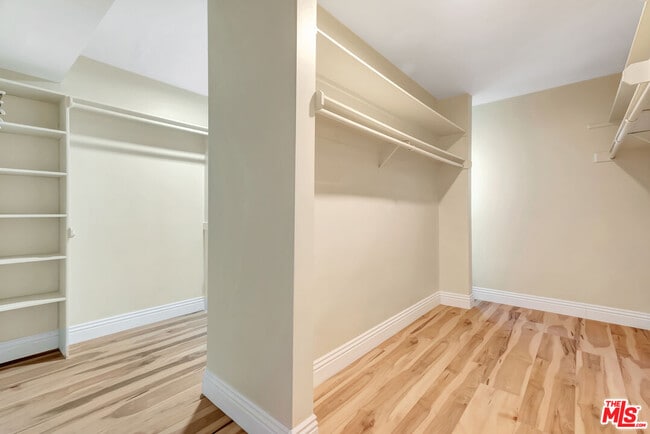 Building Photo - 16608 Park Ln Cir